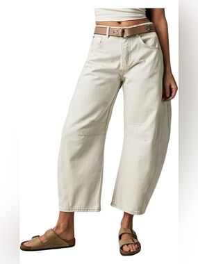 Womens Stretchy Mid Rise Barrel Jeans